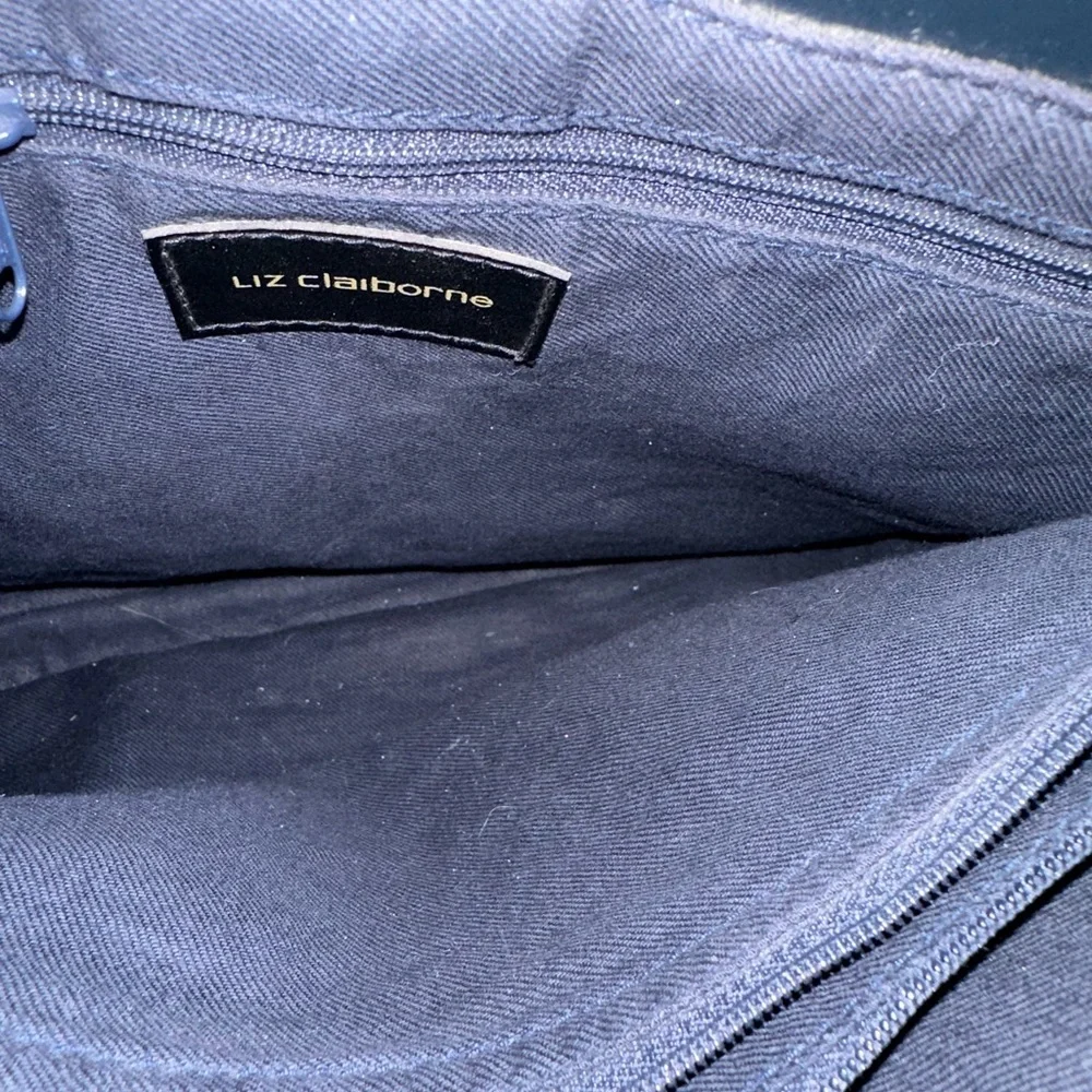 LIZ CLAIBORNE Black & Beige Small Woman's Bucket Tote Purse Handbag. - Picture 5 of 6